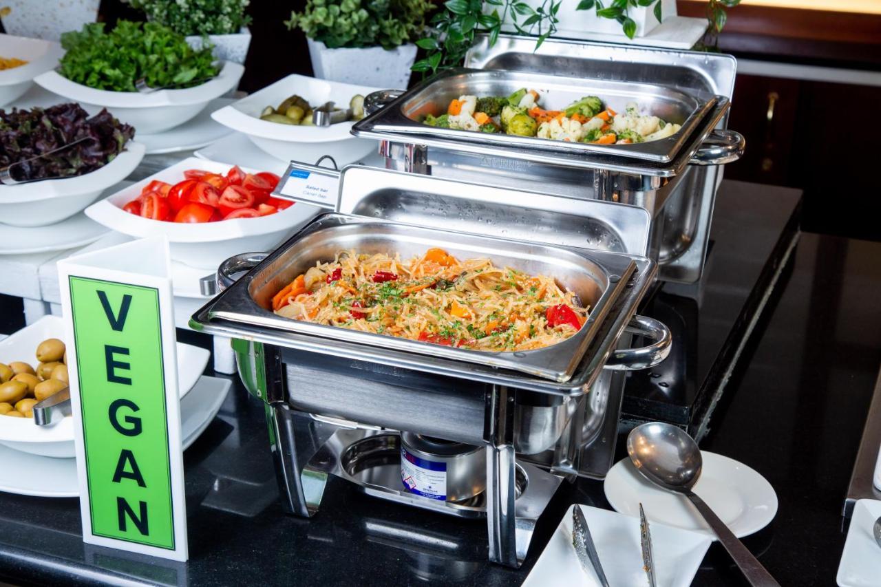 Rahat Palace Hotel Alma-Ata Exteriör bild Chafing dishes