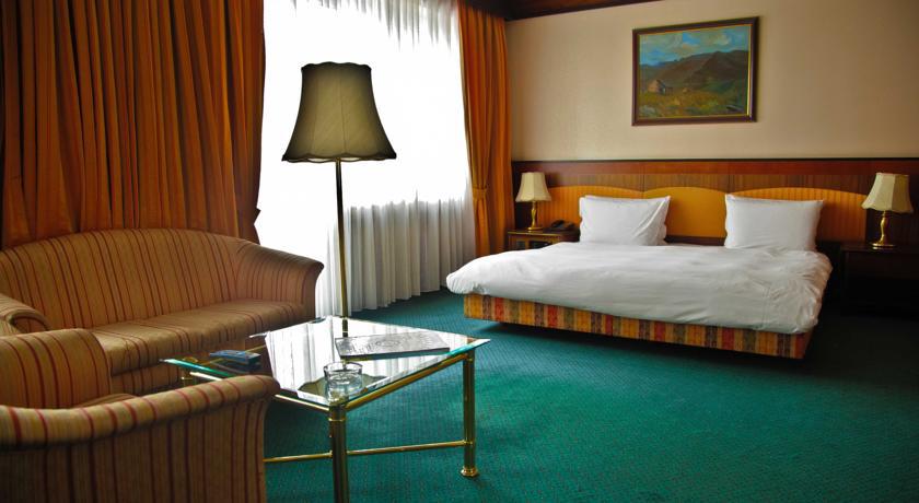 Rahat Palace Hotel Alma-Ata Exteriör bild A hotel room
