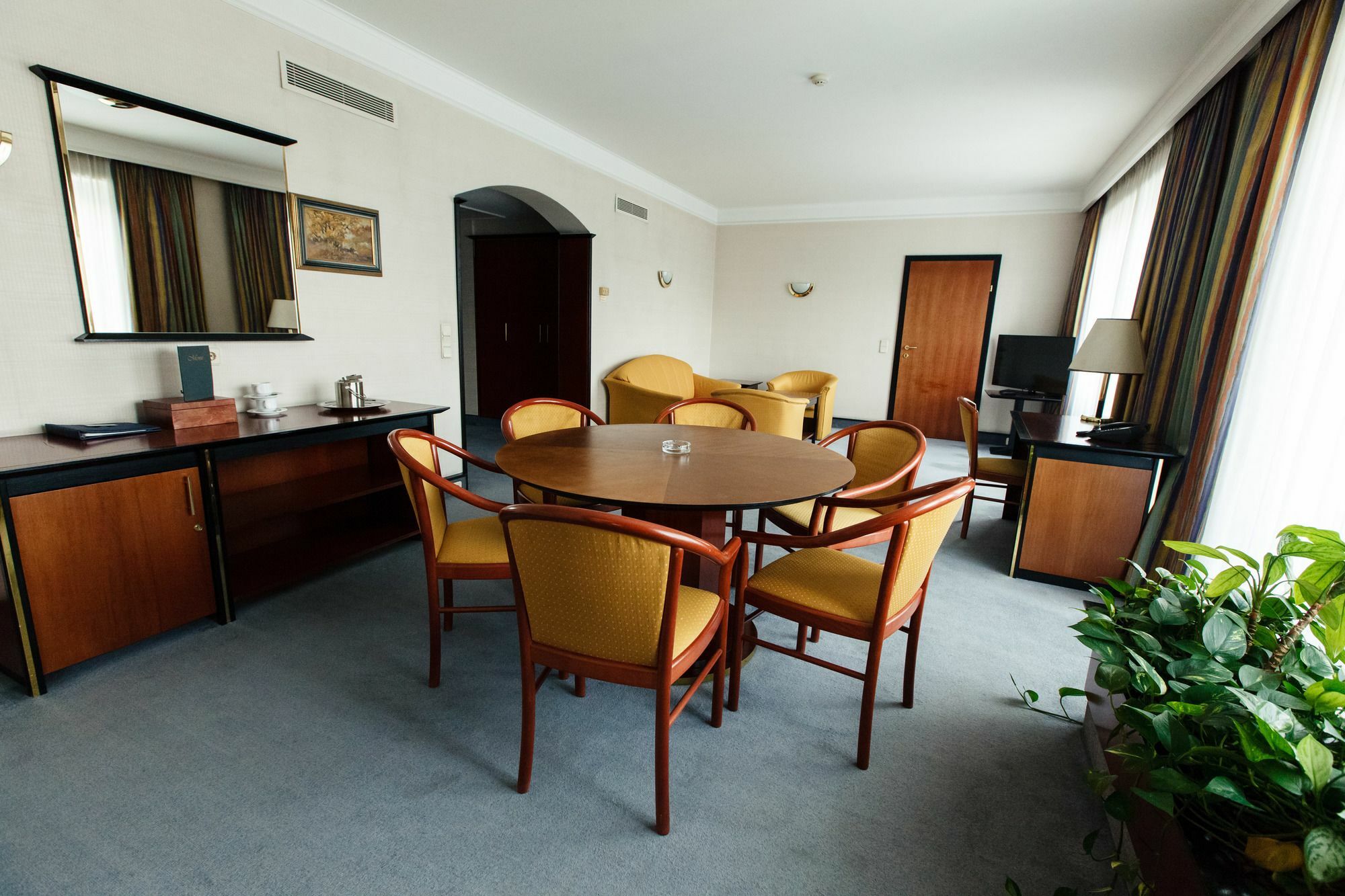 Rahat Palace Hotel Alma-Ata Exteriör bild A suite at the Grand Hotel