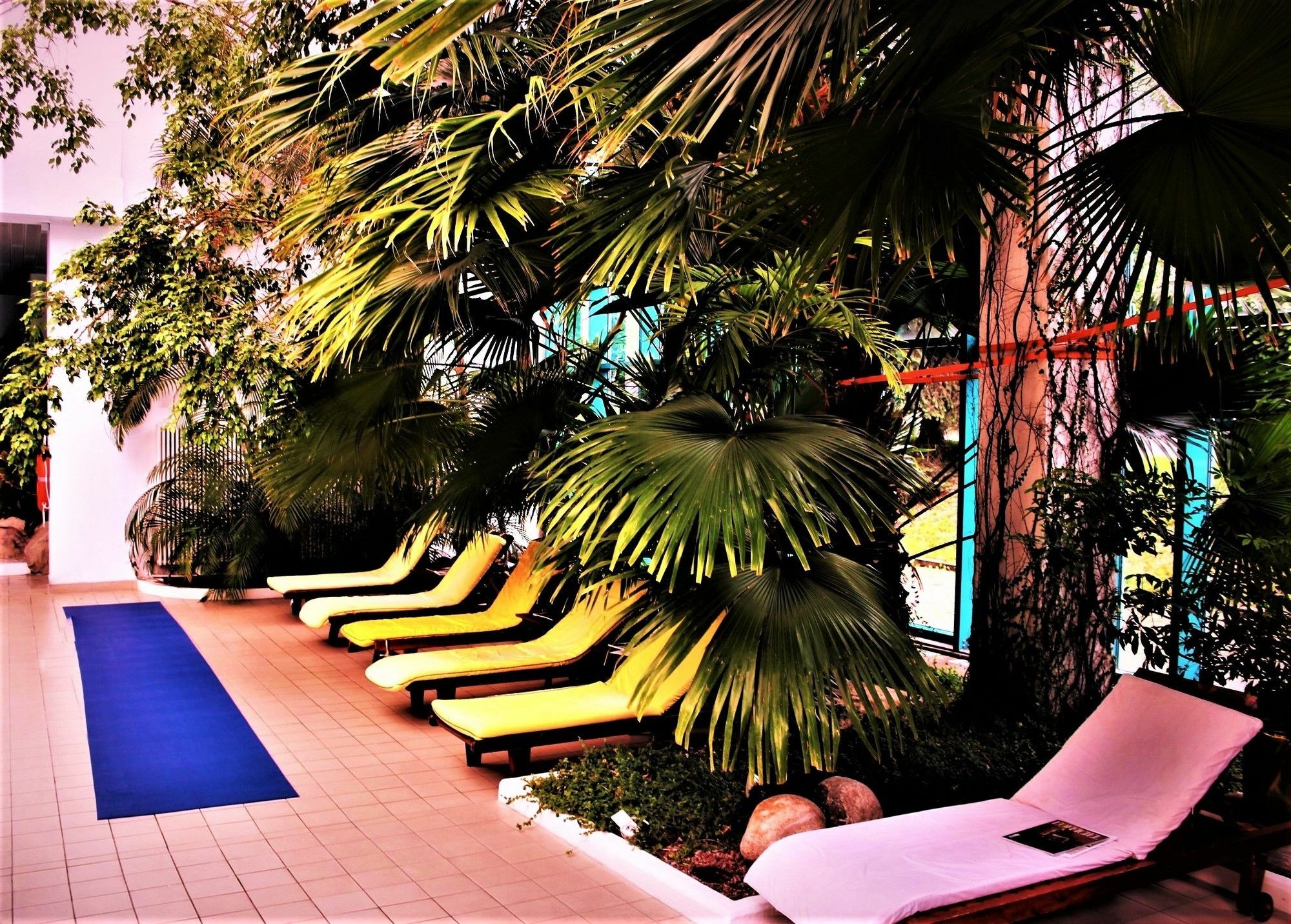 Rahat Palace Hotel Alma-Ata Exteriör bild The spa at the Hotel