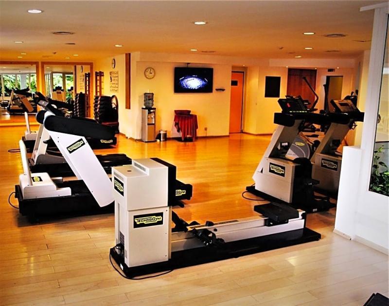 Rahat Palace Hotel Alma-Ata Exteriör bild Technogym equipment